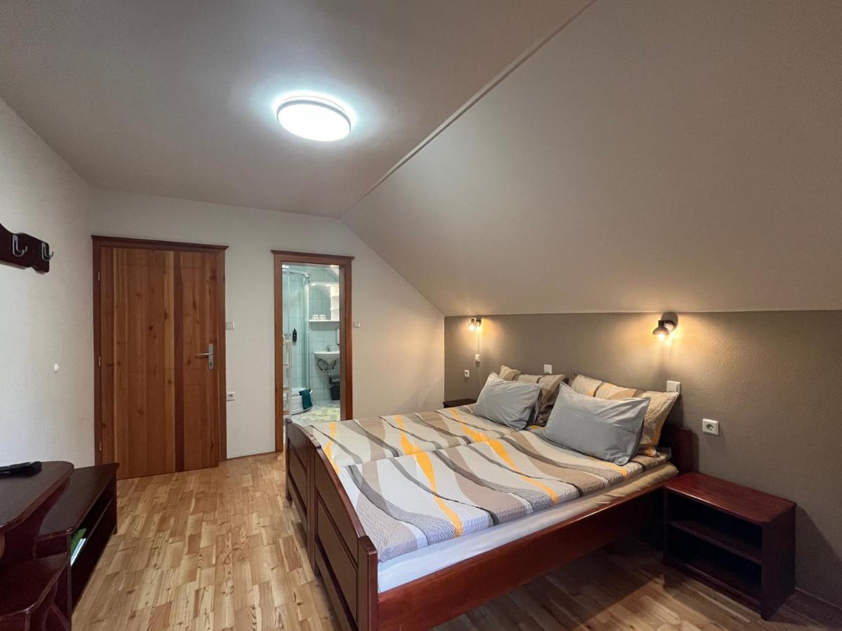 Na Logu - Farm Stay Ambroz Gregorc โซลกาวา ภายนอก รูปภาพ